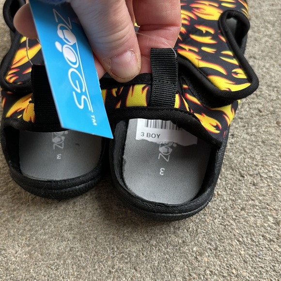 NWT Zoogs Black Water Beach Shoes Velcro Close Flame Design open Heel Boys 3 - Picture 6 of 12